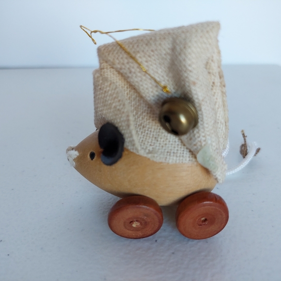 Vtg XMas Gibson Wooden Mouse Ornament  Burlap Hat With Leatherette Ears Pull Toy - Picture 10 of 10